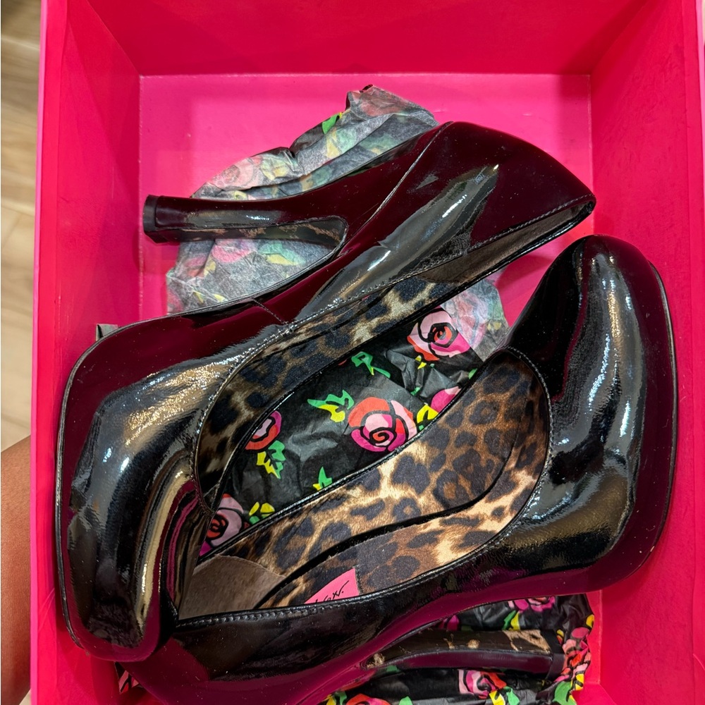 Patent Leather Black Stiletto Heels with Platform - Picture 7 of 10